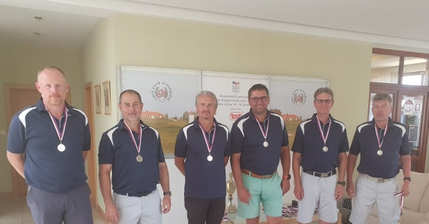 Další skvělý úspěch slavkovského golfu na Mistrovství ČR seniorských družstev mužů ve hře na jamky Další skvělý úspěch slavkovského golfu na Mistrovství ČR seniorských družstev mužů ve hře na jamky